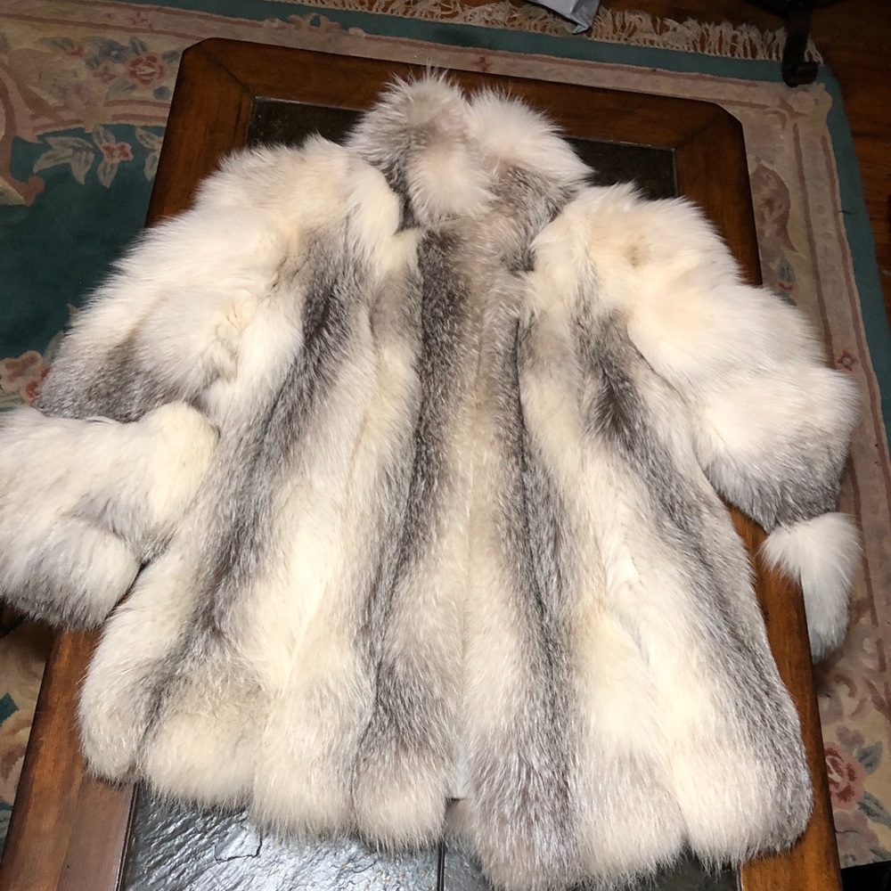 EavansFurs at Jordan Marsh designer Luxury Fox Jacket. Very Good condition! Sm/M